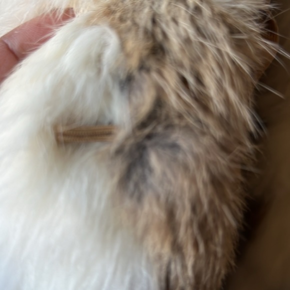 Excellent- Like New Genuine Fur Coat - Picture 7 of 9